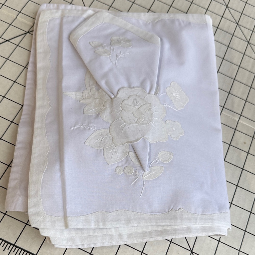 White Embroidered Table Linen - Picture 2 of 11